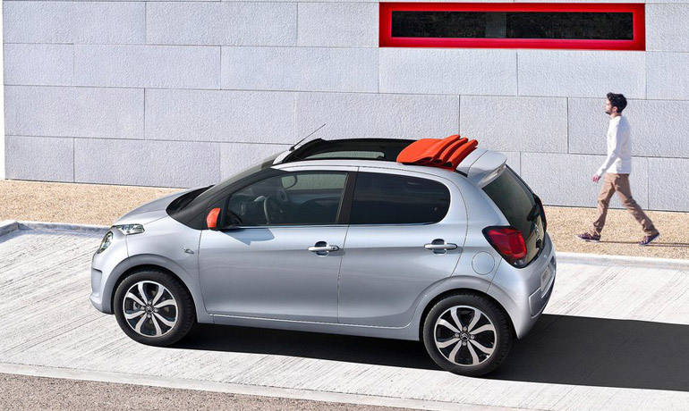 Τα μοτέρ ταιριάζουν ιδανικά και κινούν με ευκολία το C1 στην πόλη, με τον 1.2 PureTech να είναι αποτελεσματικός και στον ανοικτό δρόμο