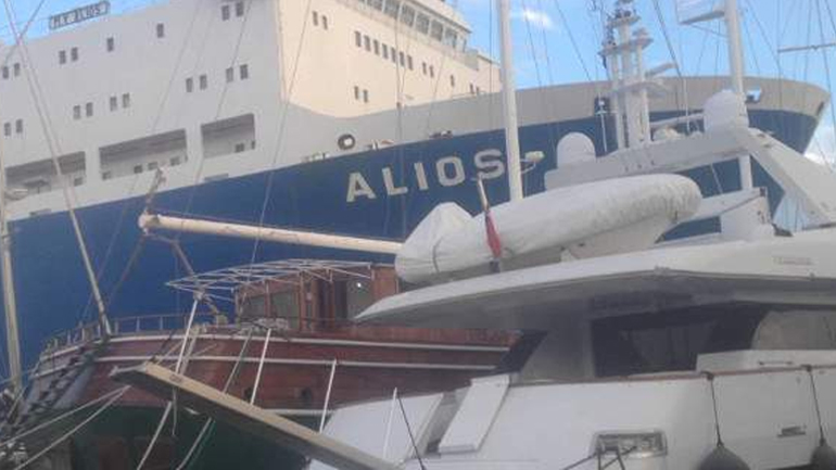 Αποκολλήθηκε με ασφάλεια το πλοίο που είχε προσαράξει νότια της Κέας