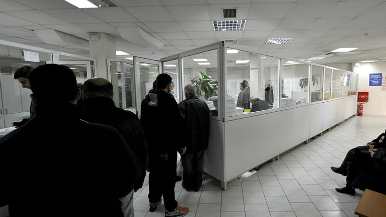 Εφοριακοί και τελωνειακοί «ξέχασαν» να δηλώσουν χιλιάδες ευρώ…