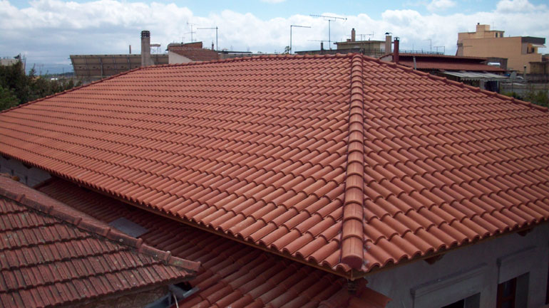 Κρήτη: Βουτιά από… κεραμοσκεπή!