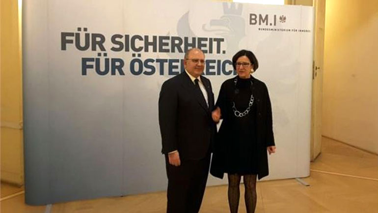 Ν. Ξυδάκης: «Δεν σταματάς τους πρόσφυγες με φράχτες στη θάλασσα»