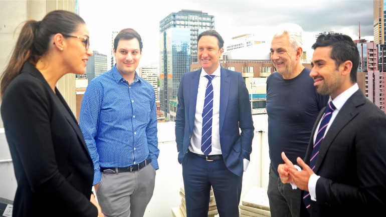 Άνοιγμα για συνεργασία στους νέους στην Ελλάδα από την Κοινότητα Μελβούρνης Άνοιγμα για συνεργασία στους νέους στην Ελλάδα από την Κοινότητα Μελβούρνης