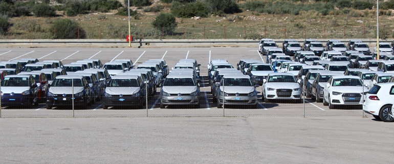 Όσο δεν λαμβάνονται αποφάσεις τόσο τα αυτοκίνητα θα βρίσκονται 'μαντρωμένα' στα τελωνεία και δεν θα παραδίδονται σε πελάτες...