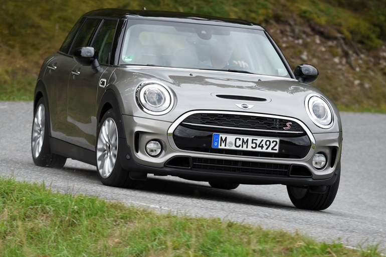 Ένα MINI, όποιο και να είναι αυτό, στρίβει και υπακούει πιστά το... αφεντικό του