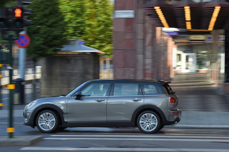 Το μήκος του Clubman ξεπερνά τα 4.2 μέτρα...