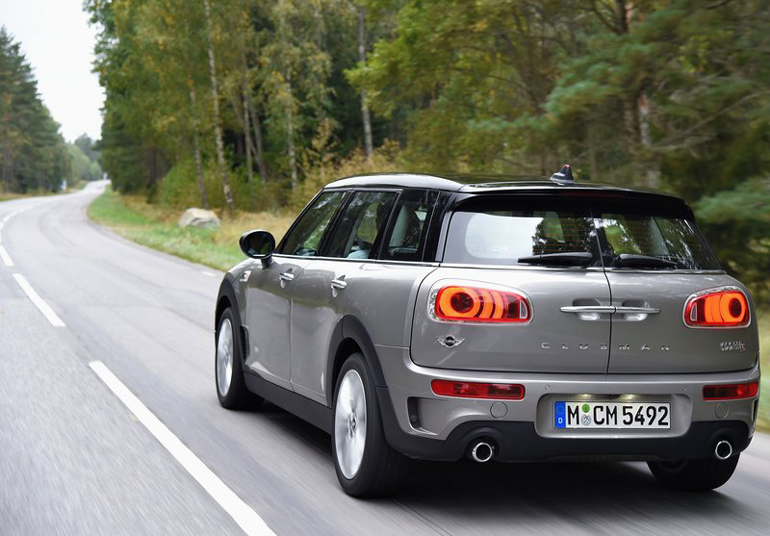 Η πίσω σχεδίαση είναι μοναδική και δεν θυμίζει κανένα άλλο μοντέλο της αγοράς...