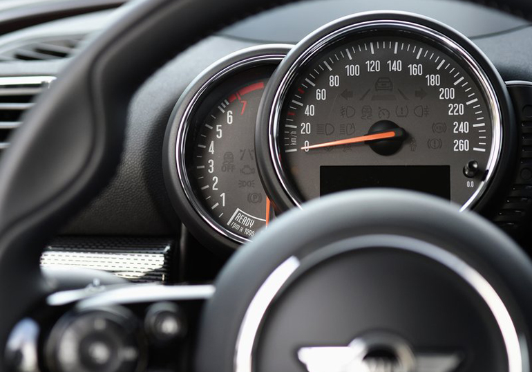 Ακόμα και ο πίνακας οργάνων ξεχωριστός...ν είναι 