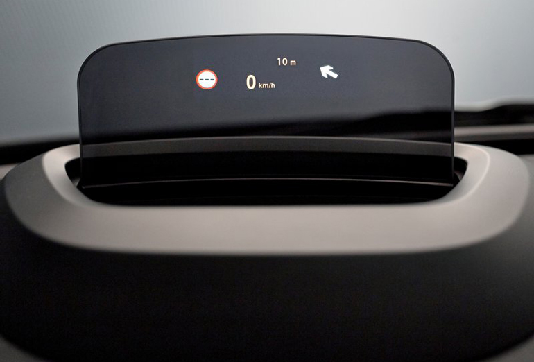 Η οθόνη αυτή εμφανίζεται μπροστά στο παρ μπριζ και ενημερώνει τον οδηγό για την ταχύτητα αλλά και για άλλα στοιχεία που τον ενδιαφέρουν για να μην του αποσπά την προσοχή ο πίνακας οργάνων...