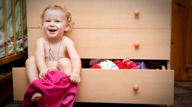 Tι μπορείτε να κάνετε όταν το ντύσιμο του παιδιού γίνεται δύσκολη υπόθεση; Tι μπορείτε να κάνετε όταν το ντύσιμο του παιδιού γίνεται δύσκολη υπόθεση;