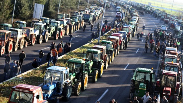 Αγρότες κλείνουν επ’ αόριστον την Εθνική Οδό Αντιρρίου – Ιωαννίνων