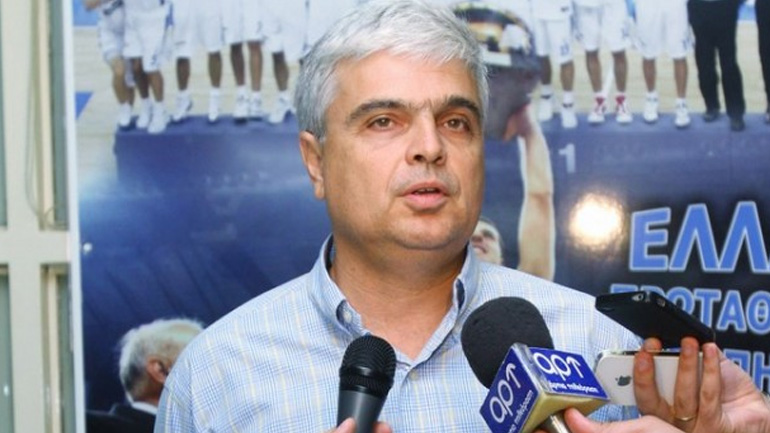 «Παίζουν ξύλο και δεν σφυρίζεται τίποτα»