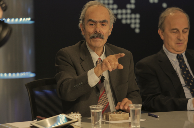 O Πέτρος Ζωγράφος με την καρδιά της συσκευής