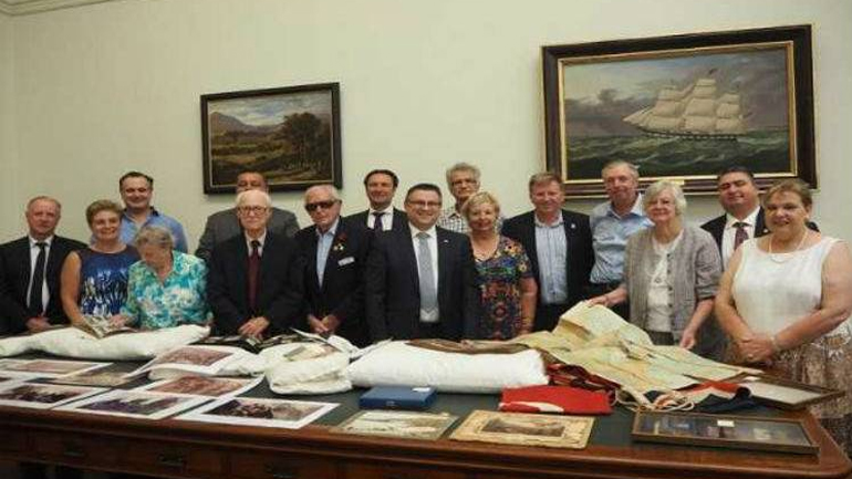 Δωρεά σπάνιων φωτογραφιών της Λήμνου στην Πολιτειακή Βιβλιοθήκη Βικτώριας