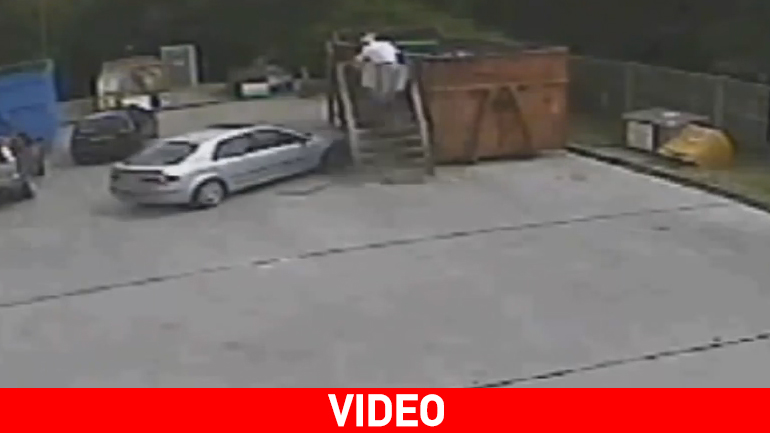 Αυτοκίνητο πέφτει πάνω σε σκάλα και τραυματίζει ηλικιωμένο