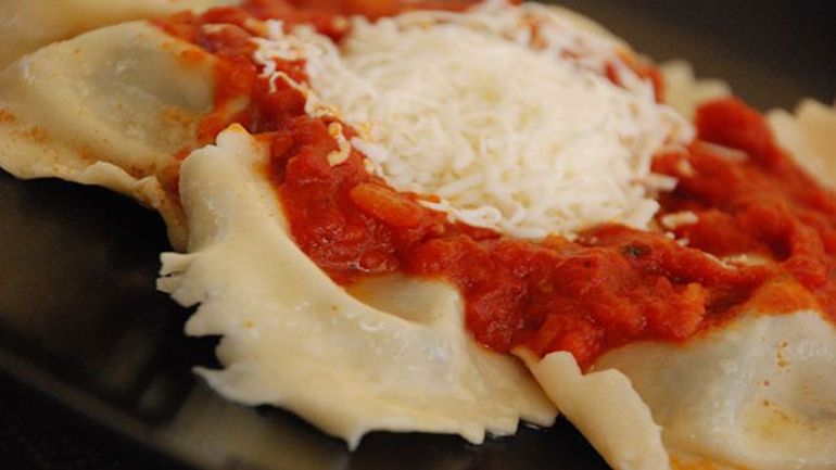 Φτιάξτε αυθεντικά γεμιστά ραβιόλια στο τηγάνι με δική σας ζύμη