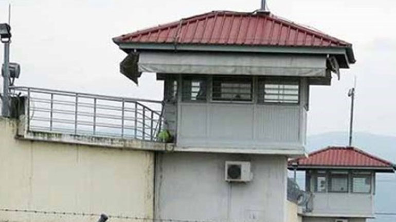 Δεν προφυλακίστηκε ο διευθυντής των φυλακών Τρικάλων μετά την απολογία του