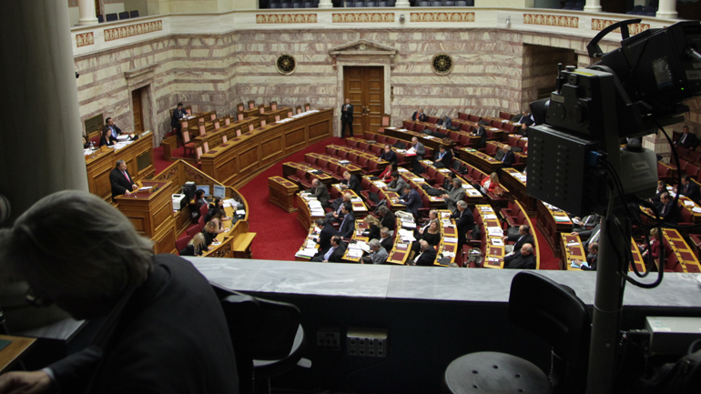 Σήμερα στην Ολομέλεια της Βουλής η τροπολογία για τις τηλεοπτικές άδειες