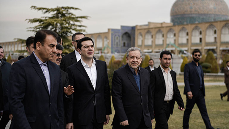 Figaro: Το Ιράν ξεδιπλώνει κόκκινο χαλί για τον Τσίπρα