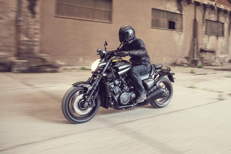 Η θηριώδης V-ΜΑΧ των 1.679 κ.εκ. κοστίζει 21.000 ευρώ...