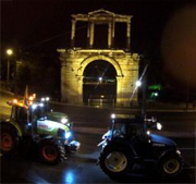 Τα τρακτέρ πέρασαν μέχρι την Πύλη Αδριανού