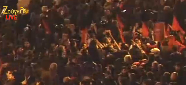 Πλατεία Συντάγματος, ώρα 20.50