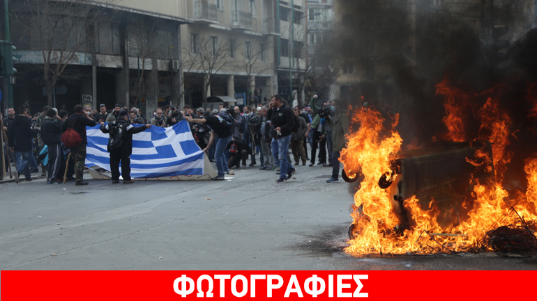 Πεταμένα φρούτα και φωτιές στους δρόμους Πεταμένα φρούτα και φωτιές στους δρόμους