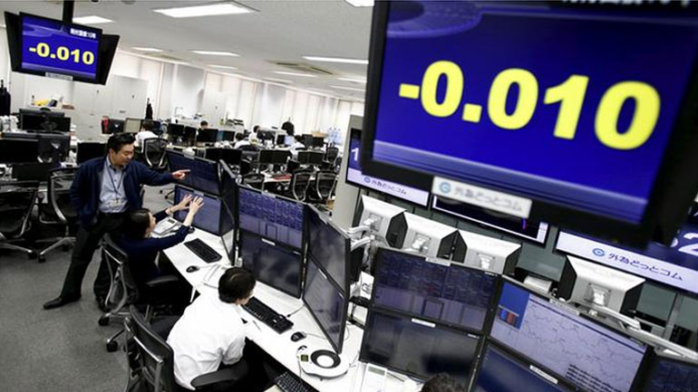 Στα επίπεδα του 2003 η τιμή του πετρελαίου – Έκλεισε πτωτικά η Wall Street