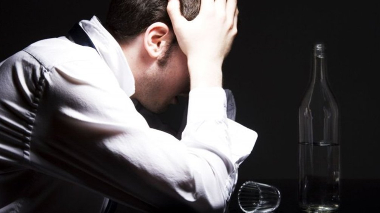 Η ανδρική επιθετικότητα, το αλκοόλ και η σχέση με τον πατέρα