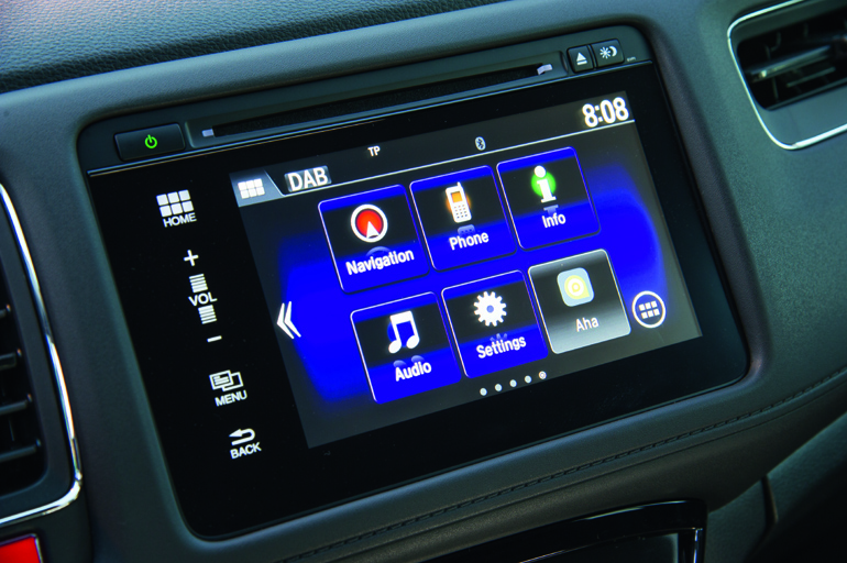 Οθόνη αφής στην κεντρική κονσόλα...