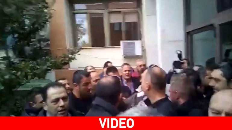 Αγρότες αποδοκίμασαν βουλευτές του ΣΥΡΙΖΑ στην Κοζάνη Αγρότες αποδοκίμασαν βουλευτές του ΣΥΡΙΖΑ στην Κοζάνη