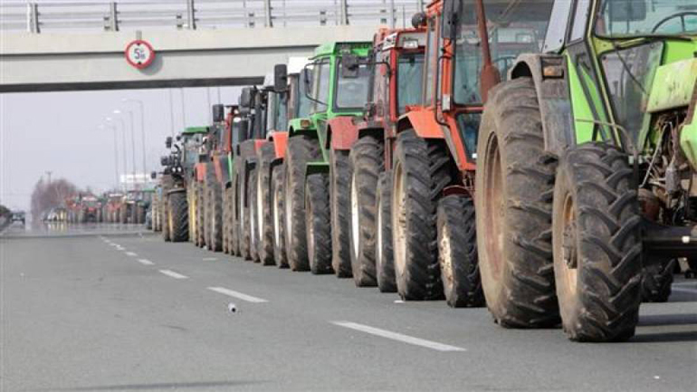 Στα μπλόκα οι αγρότες – Αναλυτικά τα εθνικά οδικά δίκτυα που παραμένουν κλειστά