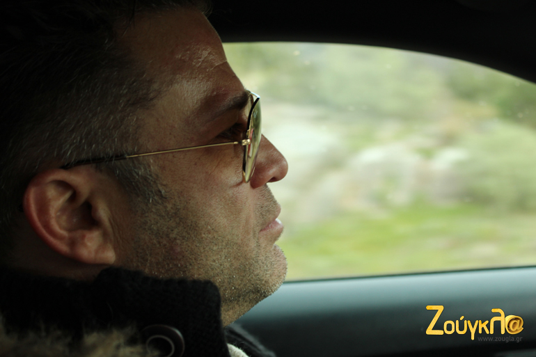 Ο Κώστας Σόμμερ λατρεύει να οδηγεί σπορ αυτοκίνητα...