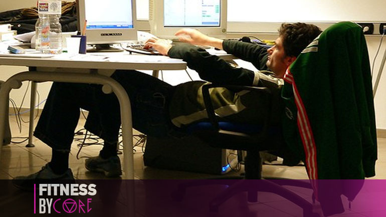 Πώς να γυμναστείς χωρίς να κουνηθείς (στο γραφείο) και να νιώσεις… αυτοπεποίθηση