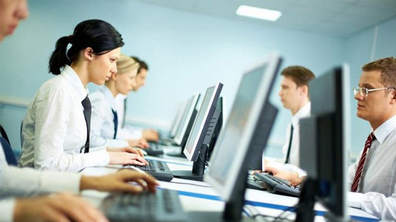 Μείωση της μισθωτής απασχόλησης στον ιδιωτικό τομέα τον Ιανουάριο