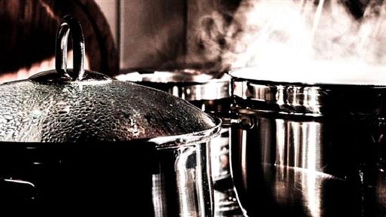 Τραγωδία στο Πέραμα: Φριχτός θάνατος από χύτρα ταχύτητας