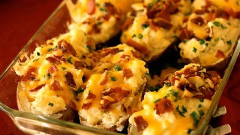 Φτιάξτε πατάτες φούρνου με μπέικον