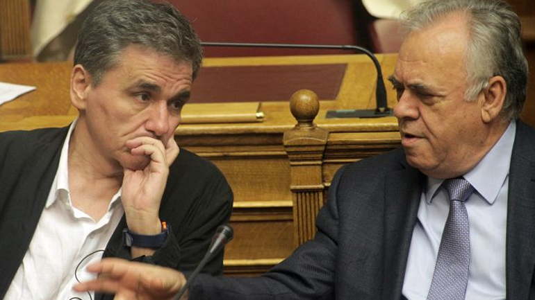 Συνάντηση Δραγασάκη-Τσακαλώτου-Παππά στο YΠΟΙΚ