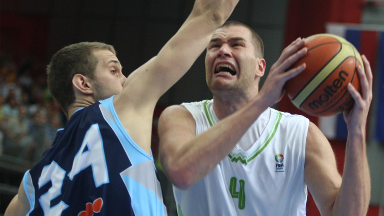 «Χτυπάει» Σλόκαρ το Λαύριο