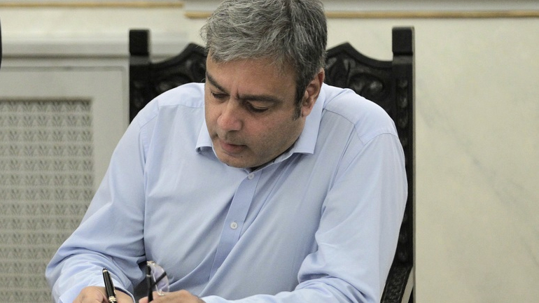 Προκαλεί ο Βερναρδάκης: Η αυτονόμηση των ΜΜΕ είναι κίνδυνος για την Δημοκρατία!