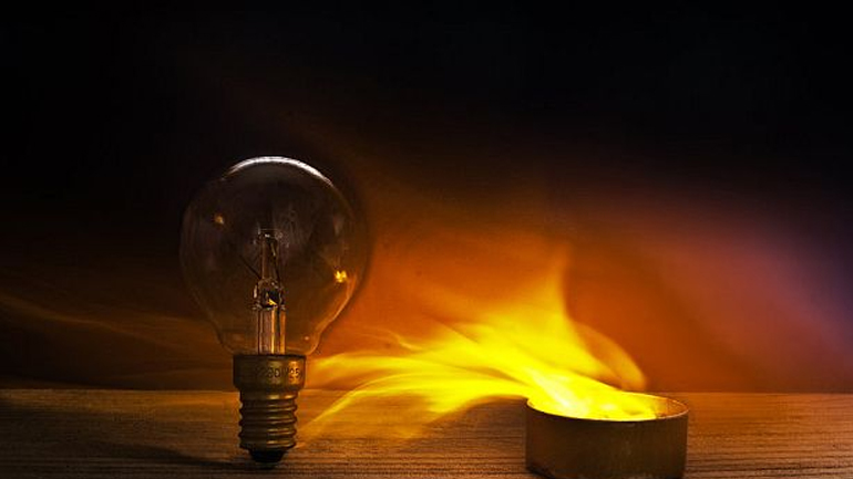 Έκοψαν το ρεύμα σε άνεργο πατέρα με εννέα παιδιά Έκοψαν το ρεύμα σε άνεργο πατέρα με εννέα παιδιά