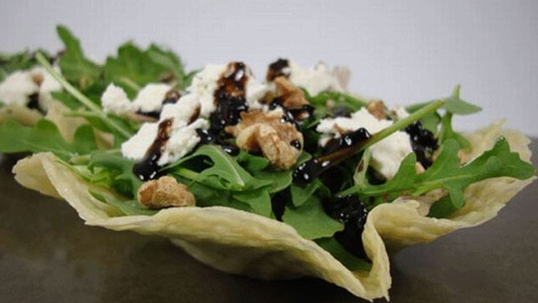 Καλαθάκι παρμεζάνας για βάση σαλάτας