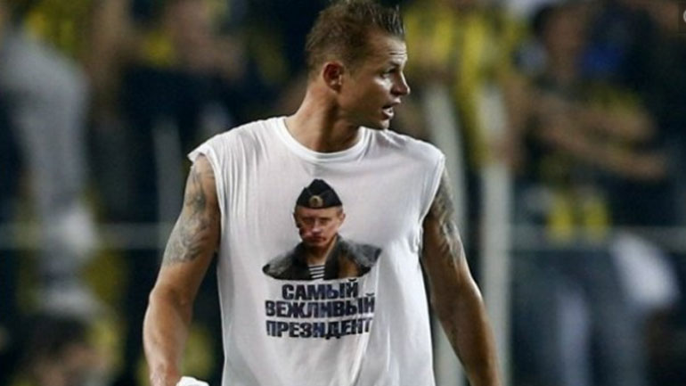 Παίκτης της Λοκομοτίβ εξόργισε τους Τούρκους δείχνοντας φανέλα με τον Πούτιν!