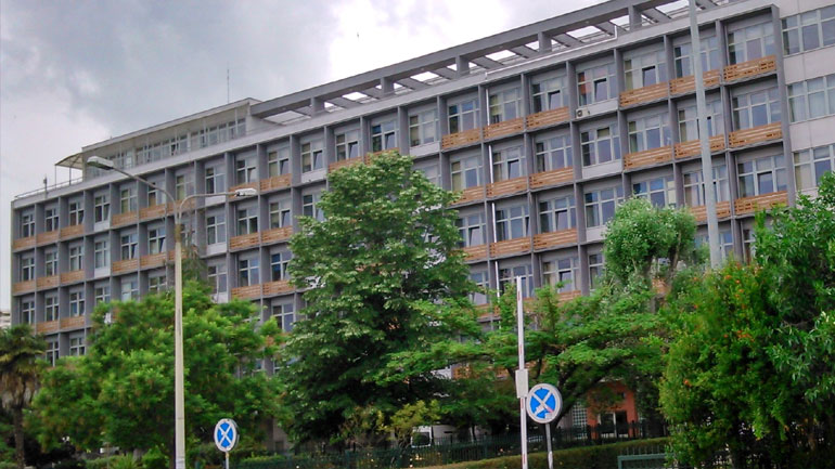 Απέκλεισαν με τρακτέρ το διοικητήριο της Περιφερειακής Ενότητας Καβάλας