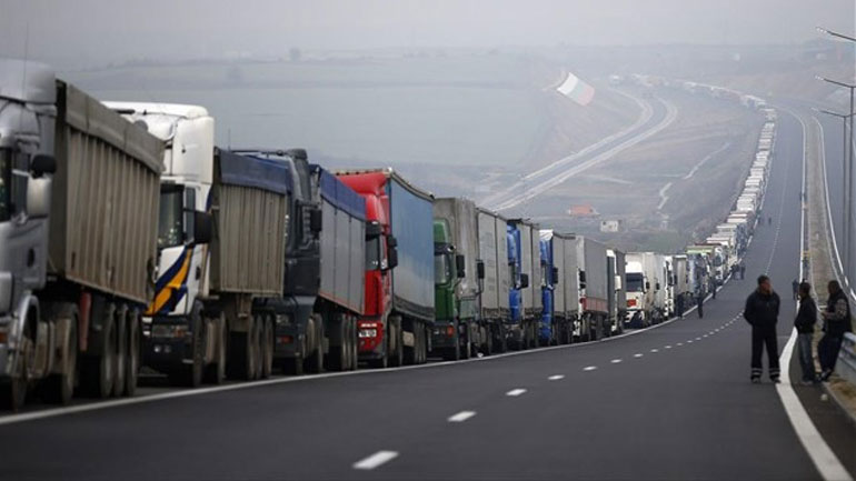 Μπλόκα αγροτών: Ουρές χιλιομέτρων στα ελληνοβουλγαρικά σύνορα