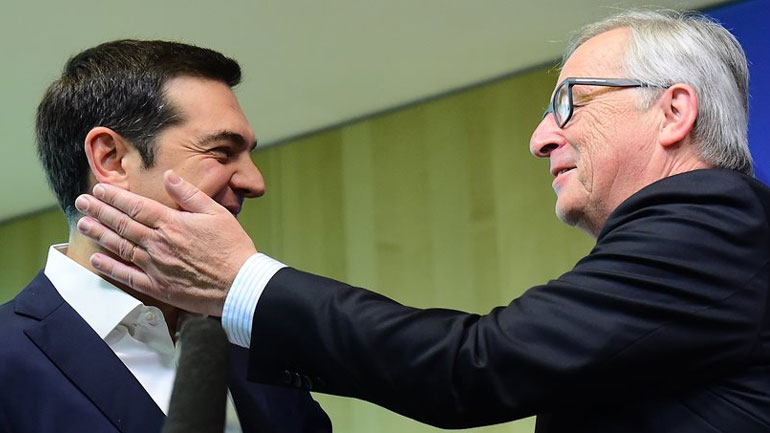 Γιούνκερ στον Τσίπρα: Κάνετε καλή δουλειά με το προσφυγικό