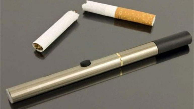 Ραγδαία αύξηση των χρηστών του ηλεκτρονικού τσιγάρου που κόβουν το κάπνισμα