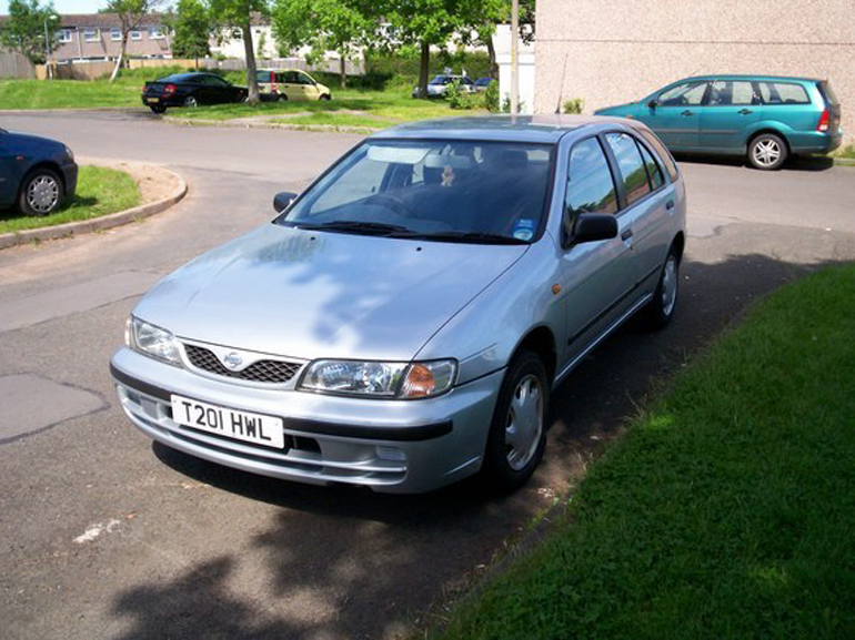 Ένα τέτοιο Nissan Almera πωλείται αντί του ποσού των 1.500 ευρώ... (αρχική τιμή)