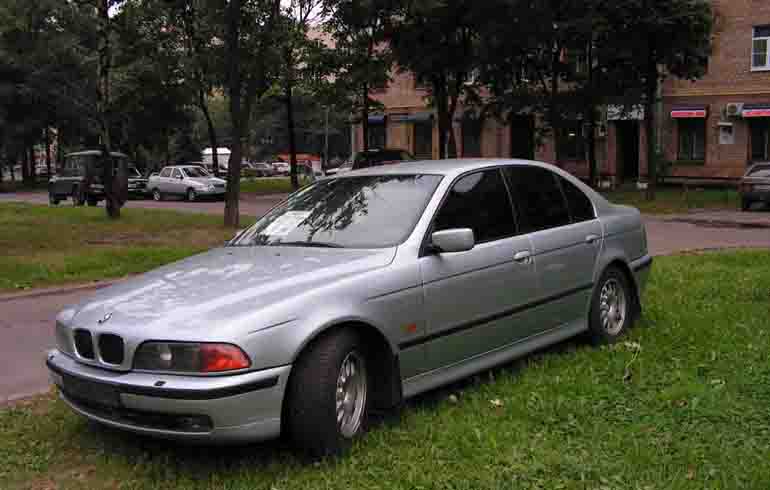 BMW 523 του 1997 με αρχική τιμή τα 1.100 ευρώ