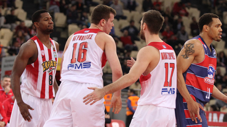 Άνετα ο Ολυμπιακός, 84-52 τα Τρίκαλα