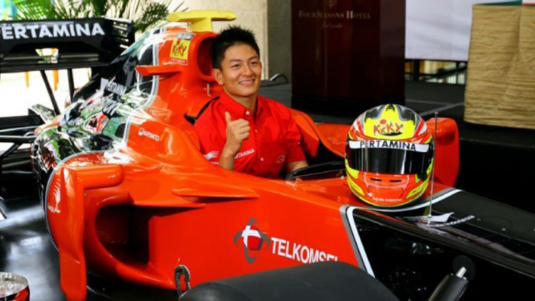 Ο πρώτος Ινδονήσιος οδηγός στην ιστορία της F1